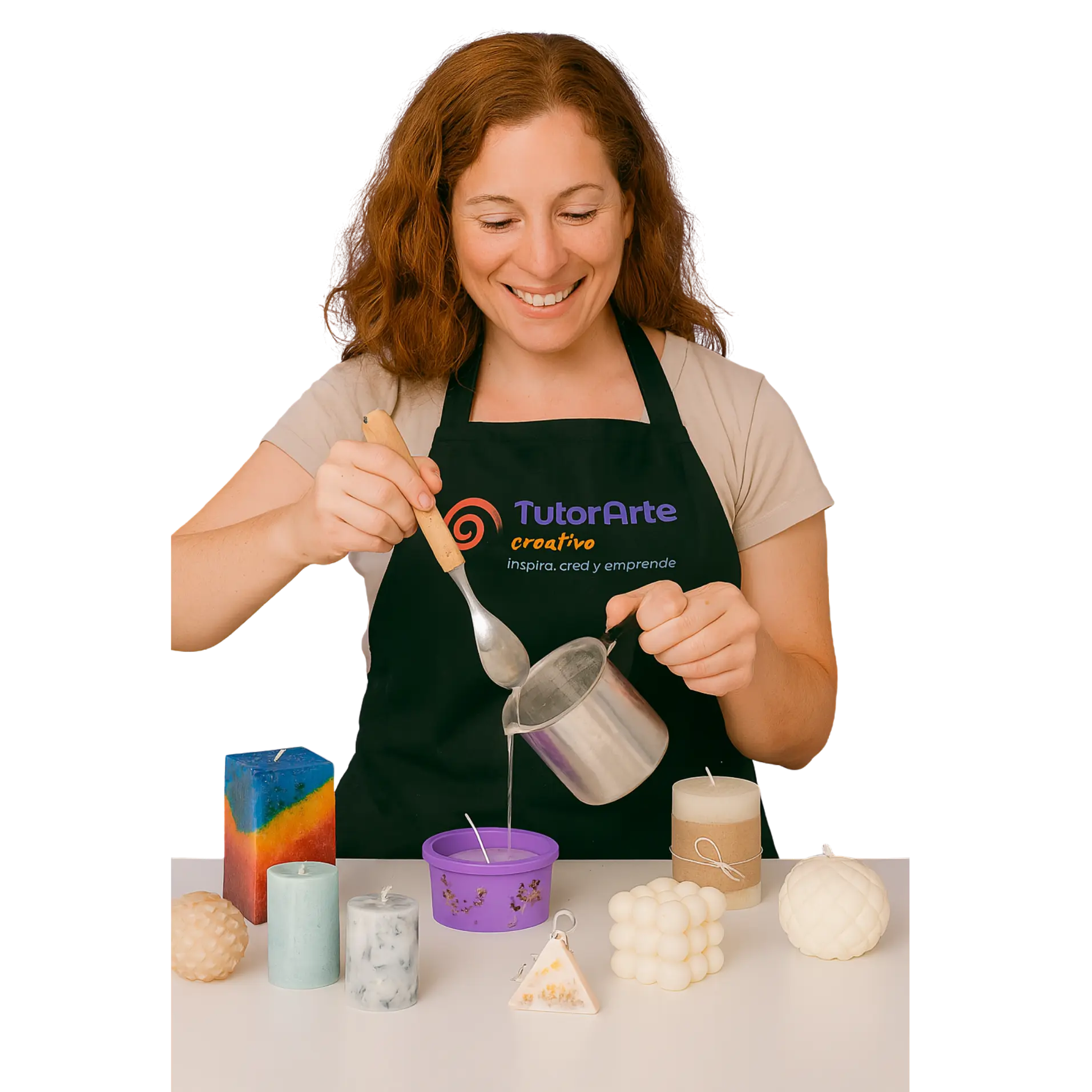 alumna creando manualidades con resina epóxica en curso de TutorArte Creativo